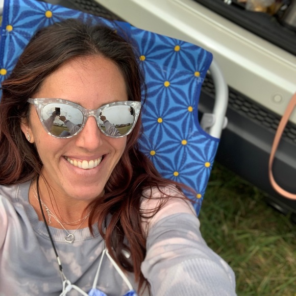 Meet your Posher, Laura - Picture 1 of 1